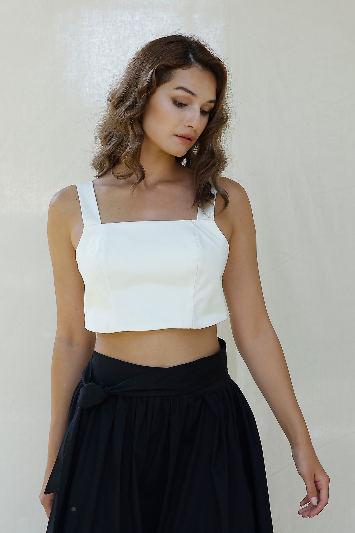 First Lady Beyaz Crop