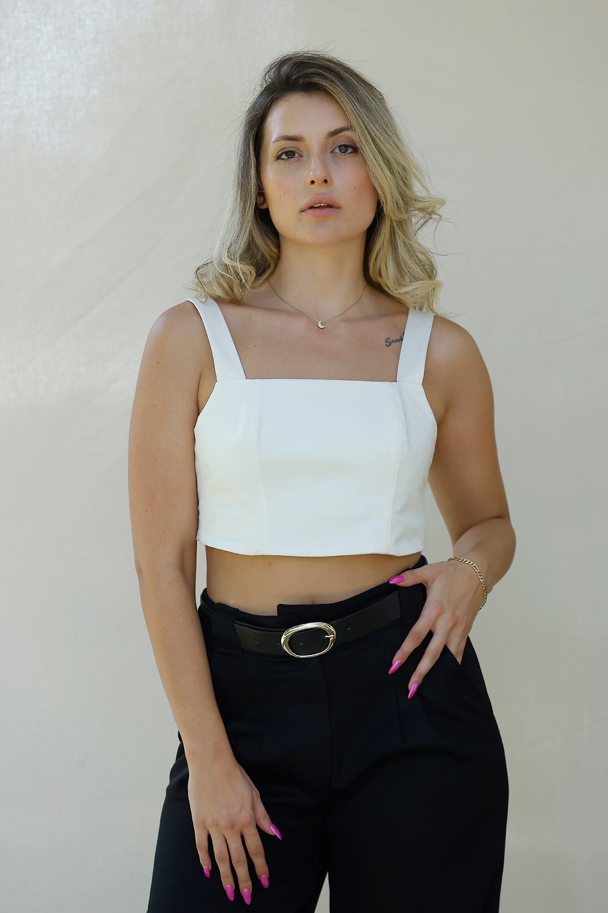 First Lady Beyaz Crop